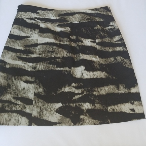 MICHAEL KORS Zebra Print Mini Skirt w/ Zipper Mini Skirt 2. - Picture 3 of 7